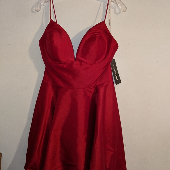 Sherri Hill Low V-Neck Short Fit and Flare Homecoming / Prom Dress - Picture 5 of 9